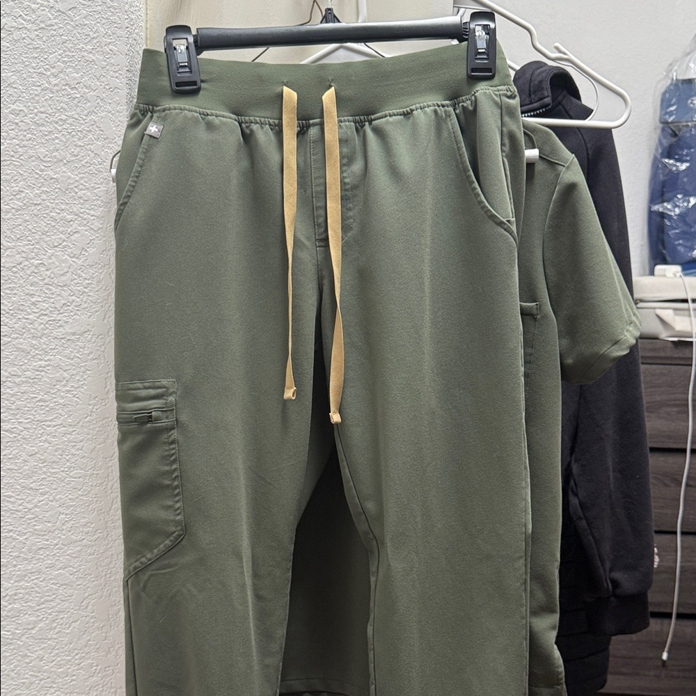 Woman’s Figs Zamora Jogger Scrub Pants